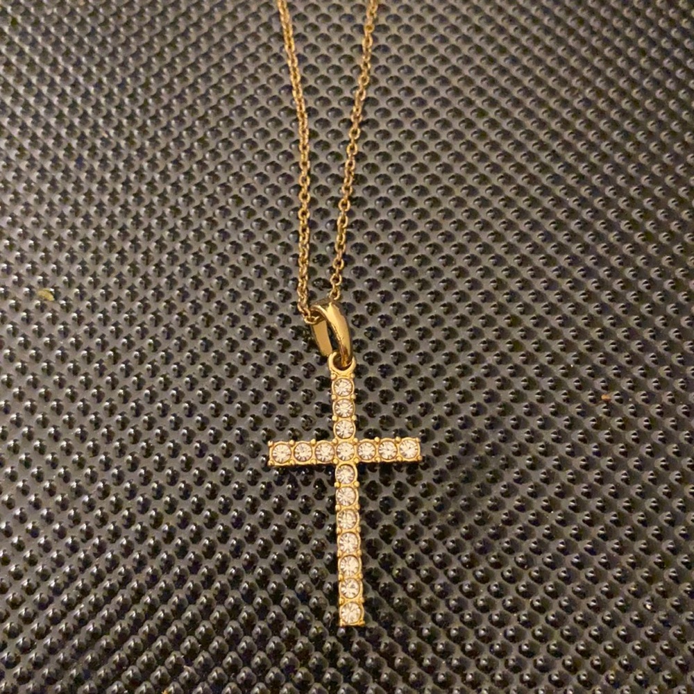 Cross pendant chain